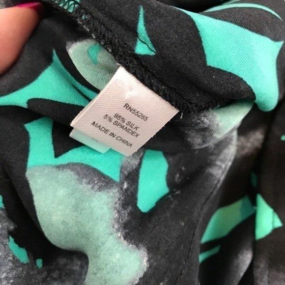 EXPRESS Cutout Floral Blouse - Picture 7 of 7